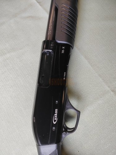 Komisní brokovnice opakovací Uzkon TR-X, 12GA